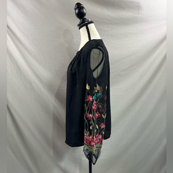 Floral Embroidery Mesh Lockhole Collar Blouse Black - Picture 7 of 8